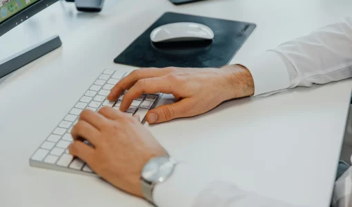 LLM Seeding: Strategi Revolusioner agar Bisnis Anda Disebut AI seperti ChatGPT & Claude